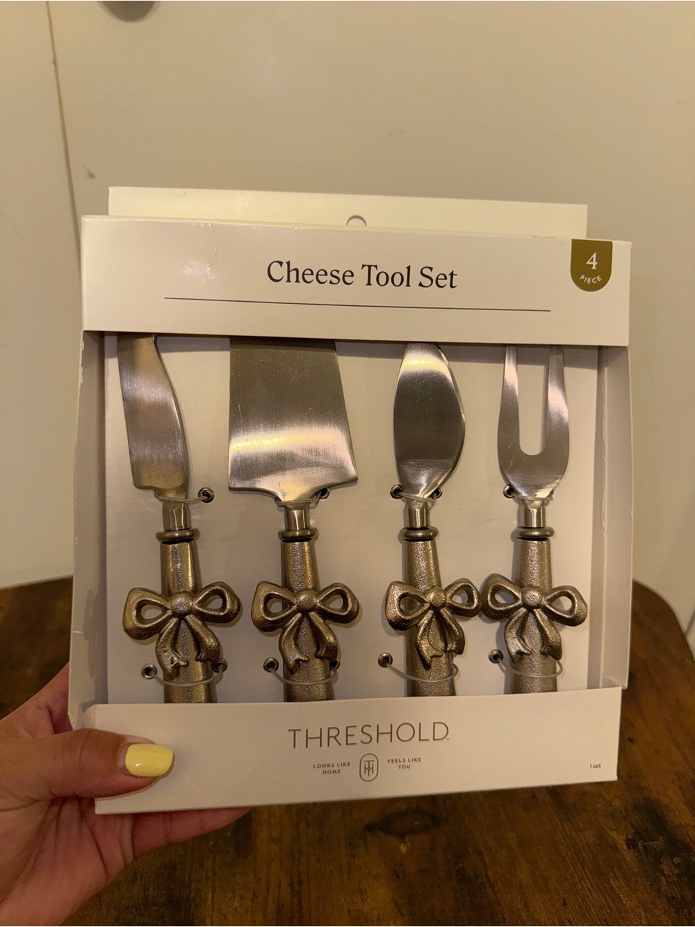 Threshold Bow Cheese Tool Set - Picture 2 of 3